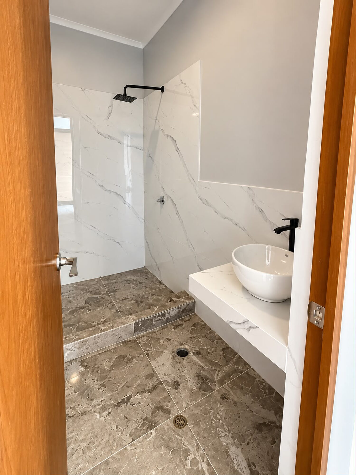 CASA DE ESTRENO EN URBANIZACIÓN PRIMAVERA – TARAPOTO