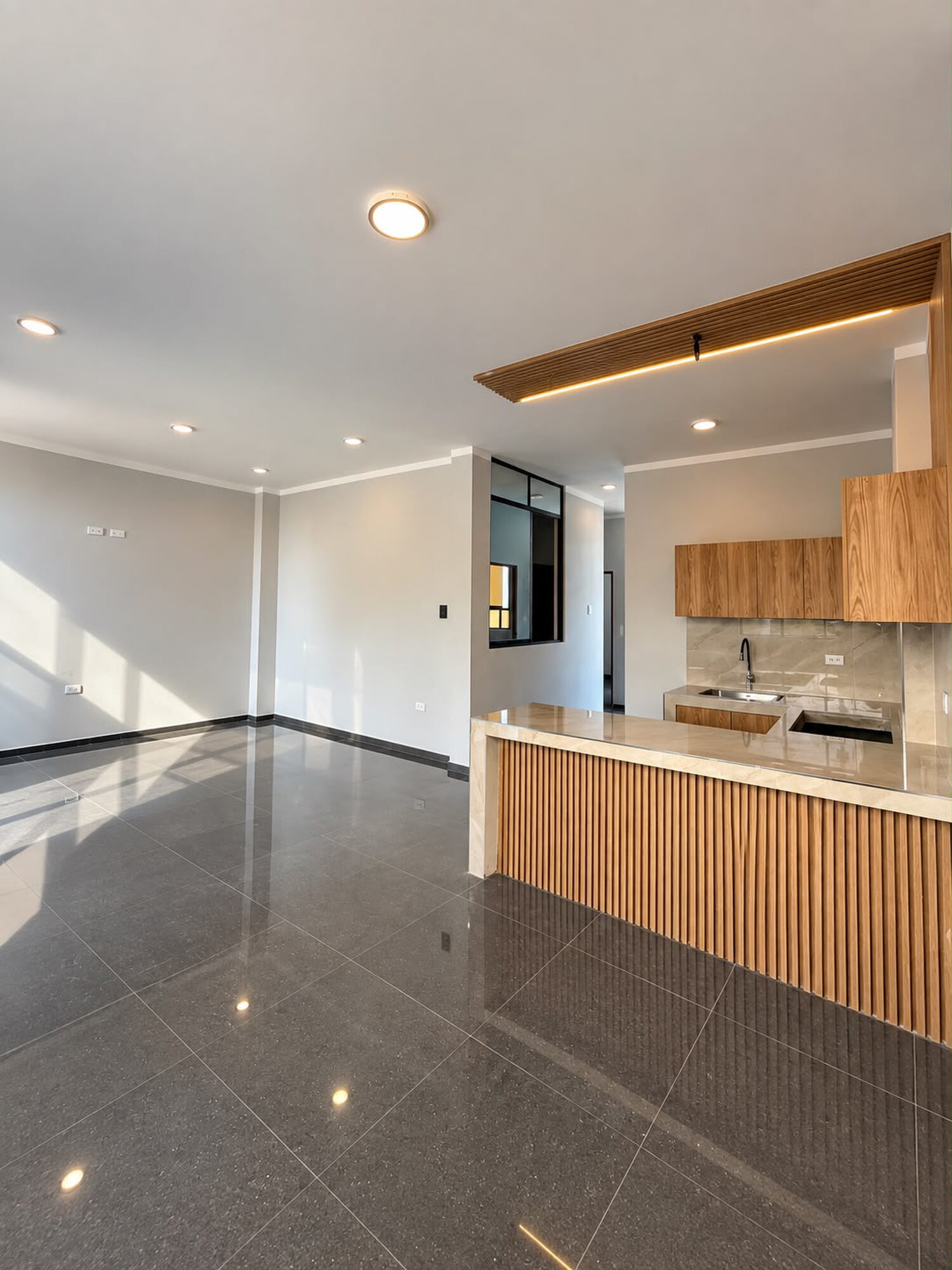 CASA DE ESTRENO EN URBANIZACIÓN PRIMAVERA – TARAPOTO
