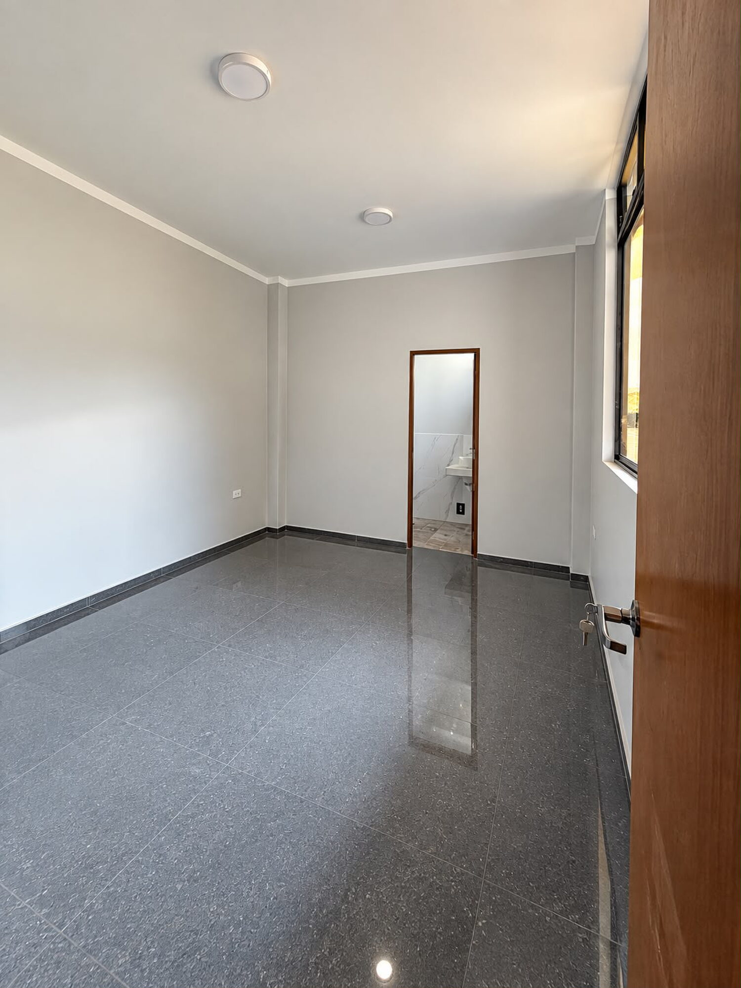 CASA DE ESTRENO EN URBANIZACIÓN PRIMAVERA – TARAPOTO